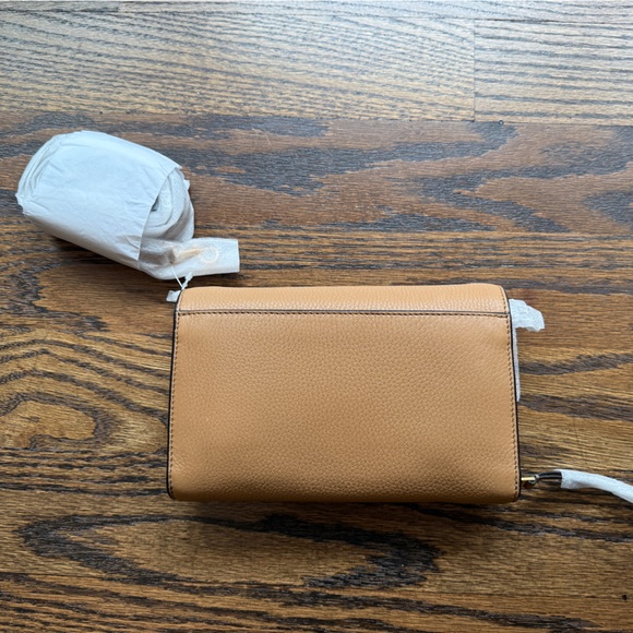 Tory Burch McGraw Crossbody Bag with Gold Hardware - Picture 5 of 6